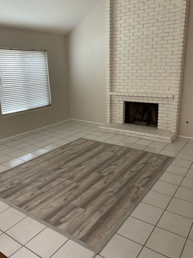 Building Photo - Corona Home | 4 Bedroom | 3 Bathroom