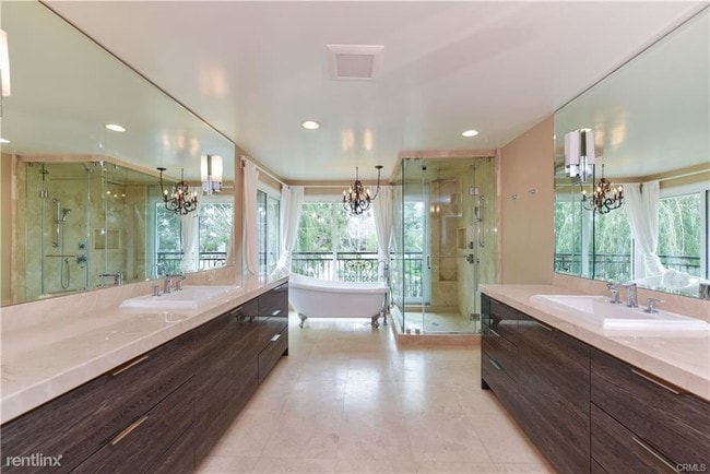 Building Photo - 4 br, 3 bath House - 1 Rue Biarritz