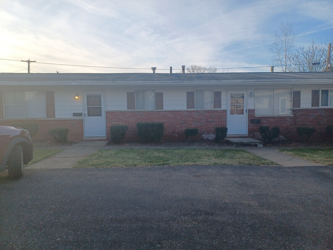 Primary Photo - 466 Treeside Dr