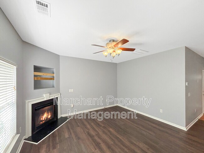 Foto del edificio - 207 Whaleback Dr