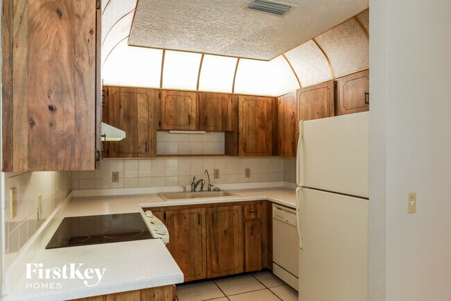 Building Photo - 12122 Cheyenne Trail