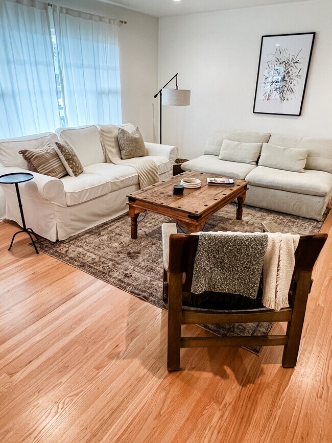 Foto del edificio - 902 Harold Ln