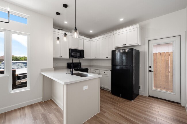 Cocina con electrodomésticos incluidos - 3601 Hidalgo Cir