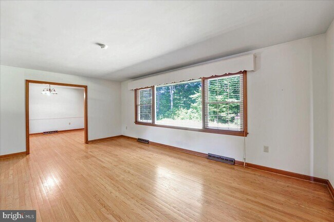 Building Photo - 150 E Hillendale Rd