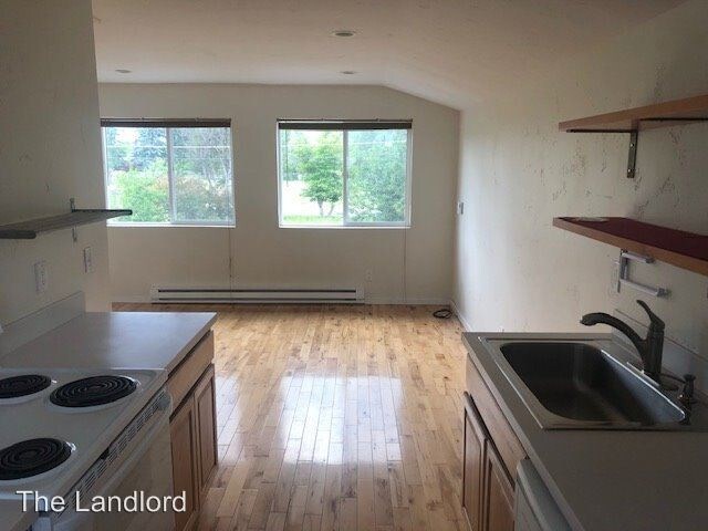 Foto del edificio - 1 br, 1 bath House - 736 1/2 E. 1st ST.