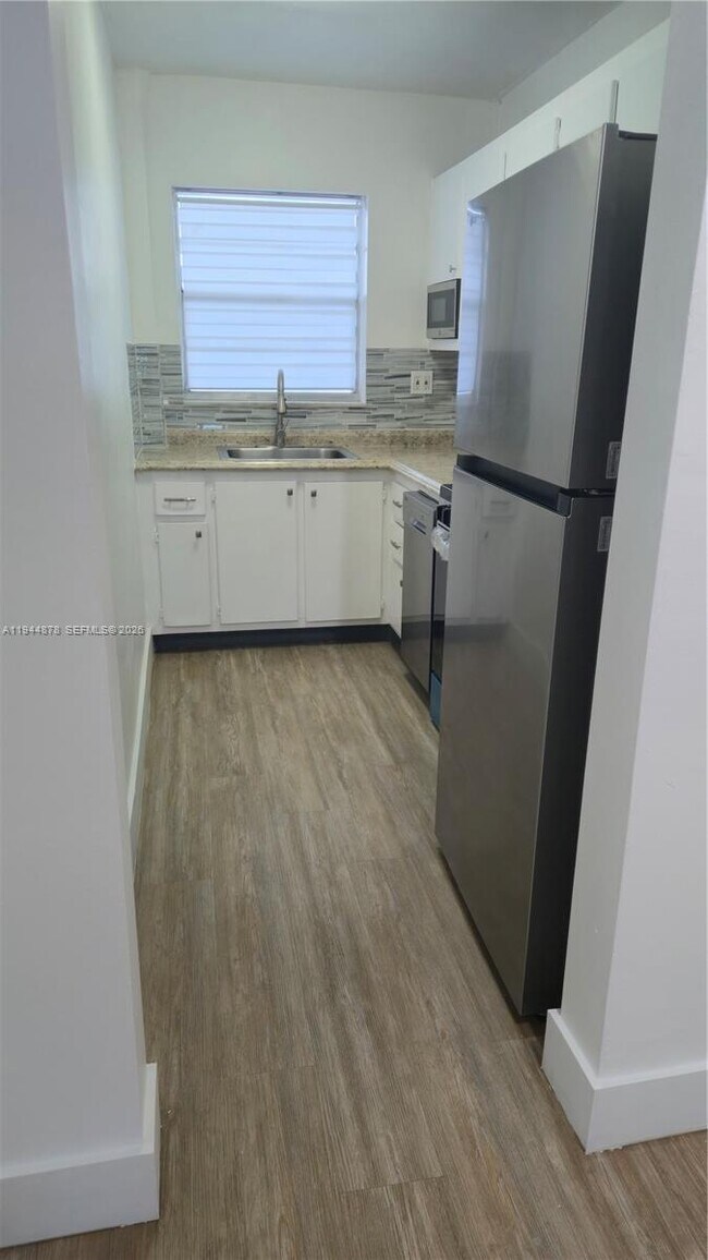 Building Photo - 1700 Cleveland St