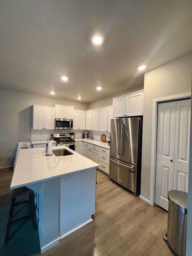 Foto del edificio - Spacious 4-Bedroom D.R. Horton Home – Grea...