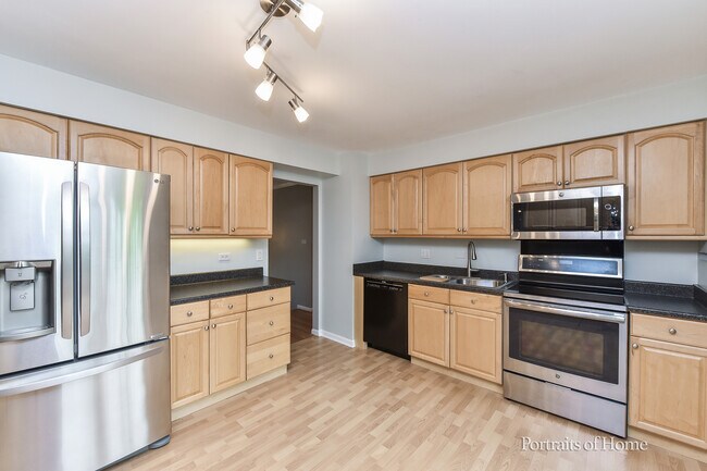 Building Photo - 865 Charleston Ln