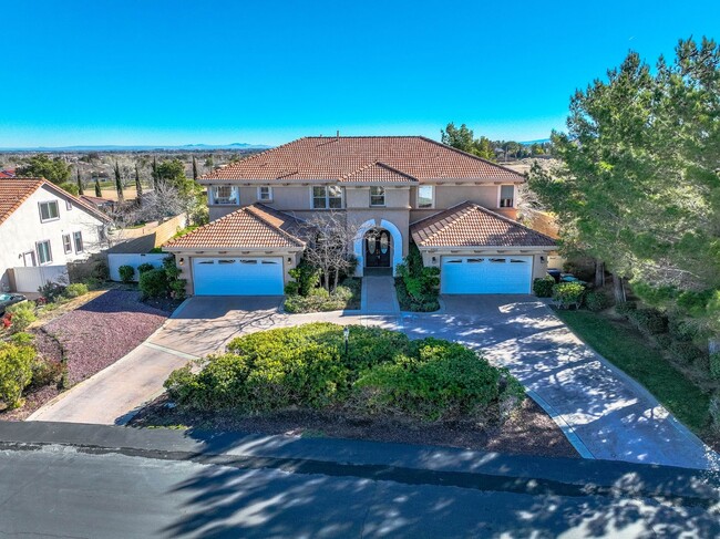 Building Photo - Stunning 4-Bedroom Home for Rent in Palmdale!