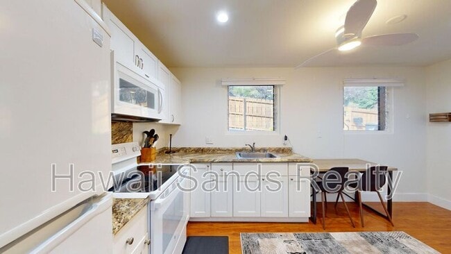 Building Photo - 4566 Sierra Dr