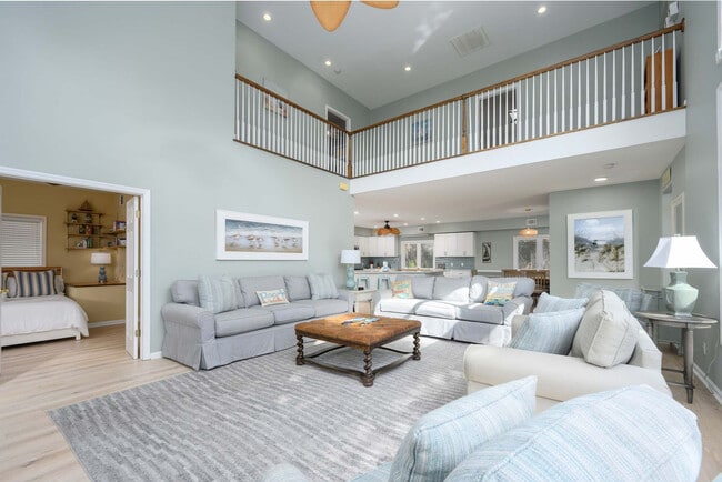 Building Photo - 3 Cassina Ln