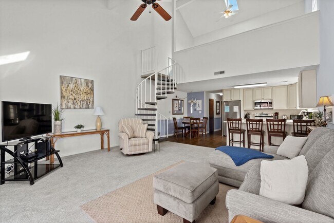 Foto del edificio - Seasonal Rental Available 9/10/25-3/31/26