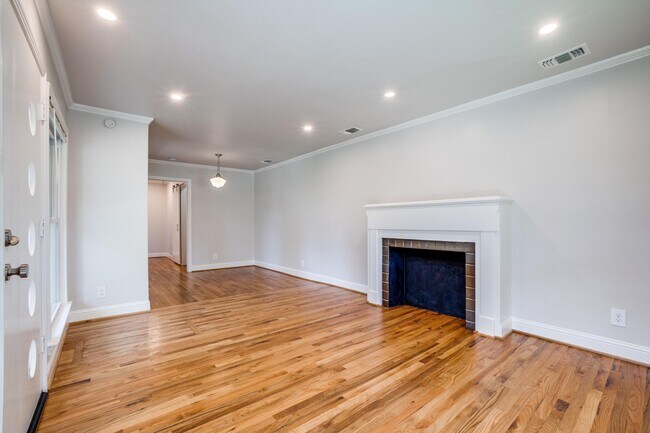 Foto del edificio - 5930 Penrose Ave