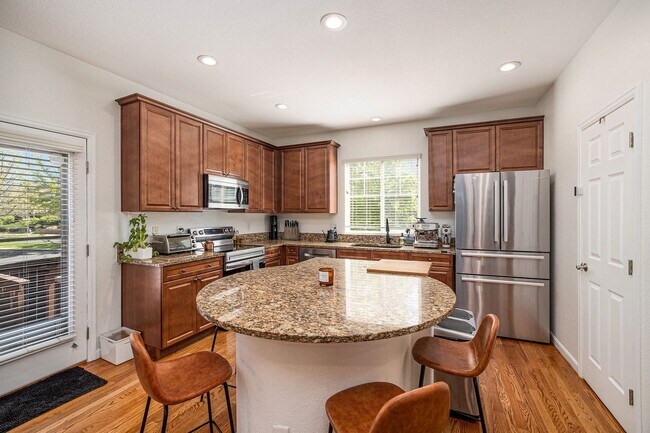 Building Photo - Gorgeous 5 Bedroom 4 Bathroom Single-Family Home in Lowry