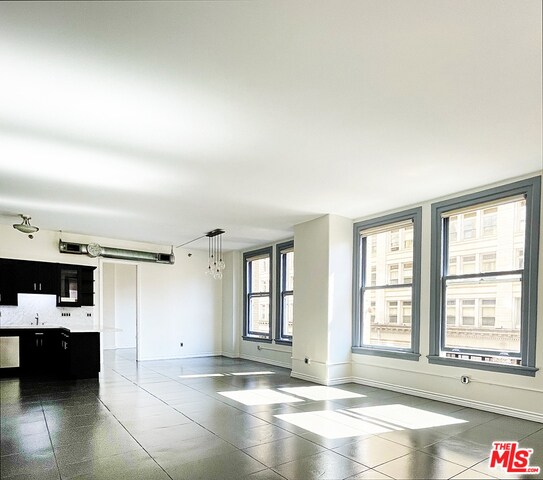 Foto del edificio - 215 W 7th St