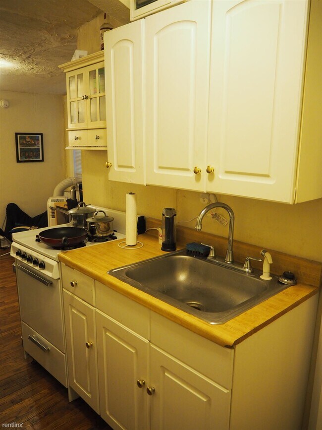 Foto del edificio - 1 br, 1 bath Apartment - 737 Spruce Street