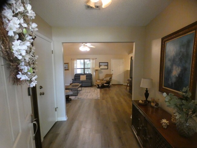 Building Photo - Fully Furnished 4BR/3BA Home in Gulf Breez...