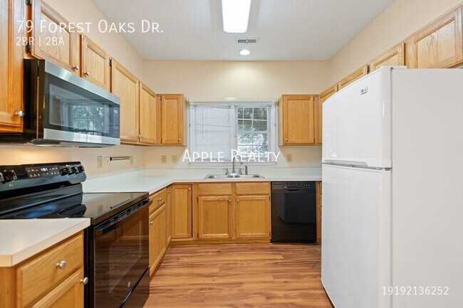 Foto del edificio - 79 Forest Oaks Dr
