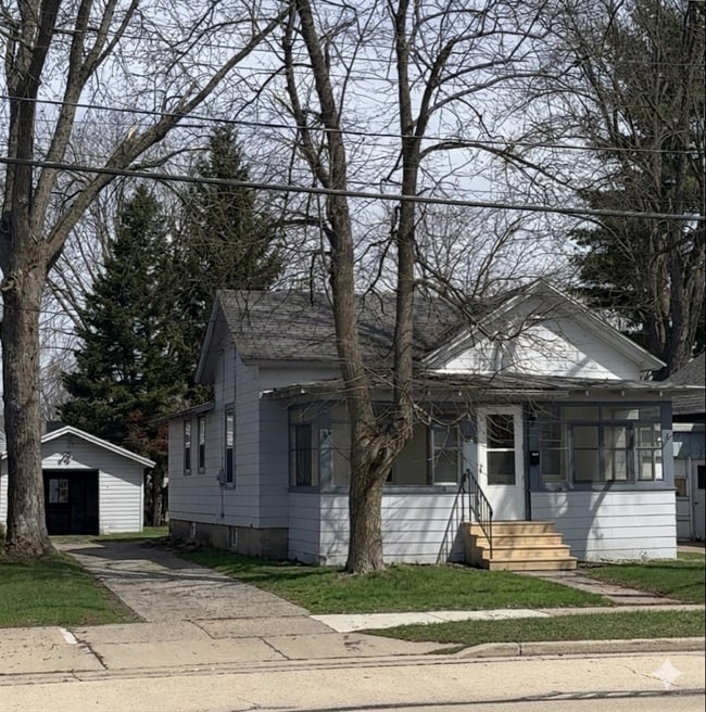 Building Photo - 126 8th St