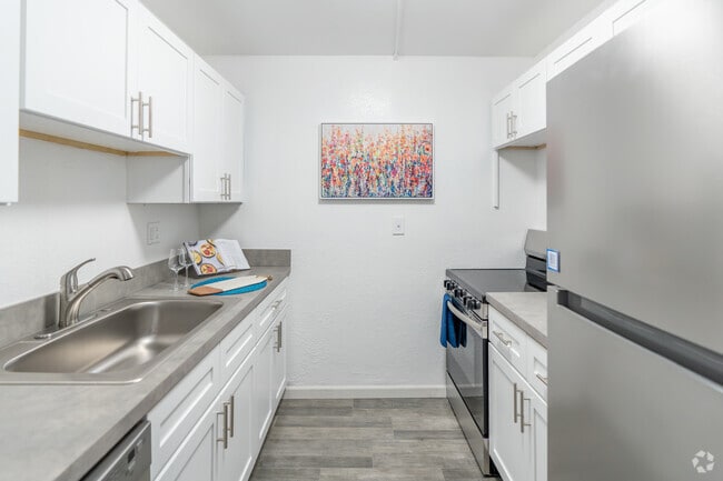 1BD, 1BA - 927SF - Kitchen - The Oceanaire