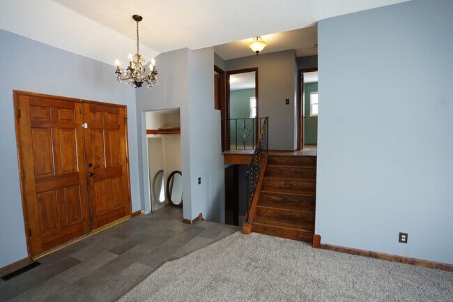 Foto del edificio - Spacious Four Bedroom Home in Olmsted Falls