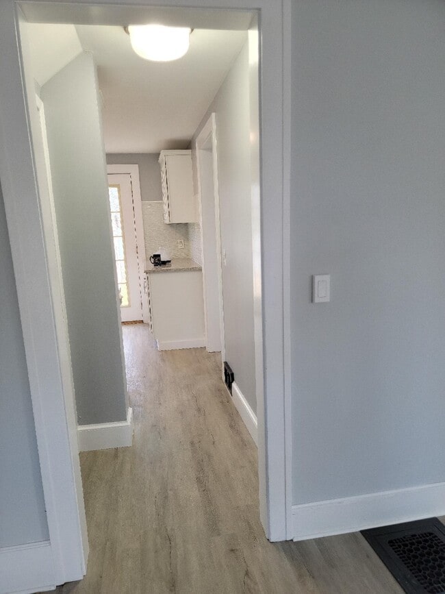 Front of house to kitchen view - 1435 Roycroft Ave