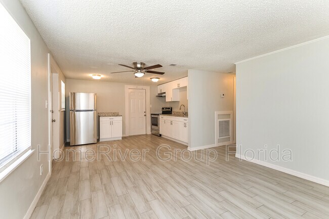 Building Photo - 206 4th Jpv St