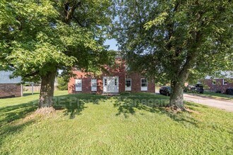 Building Photo - 444 Schenkel Ln