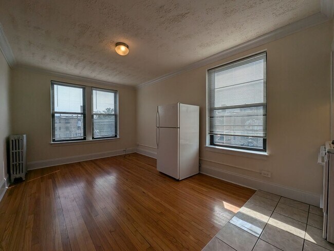 Foto del edificio - 2715 N Milwaukee Ave