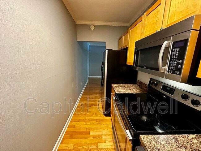 Building Photo - 3232 S MacDill Ave