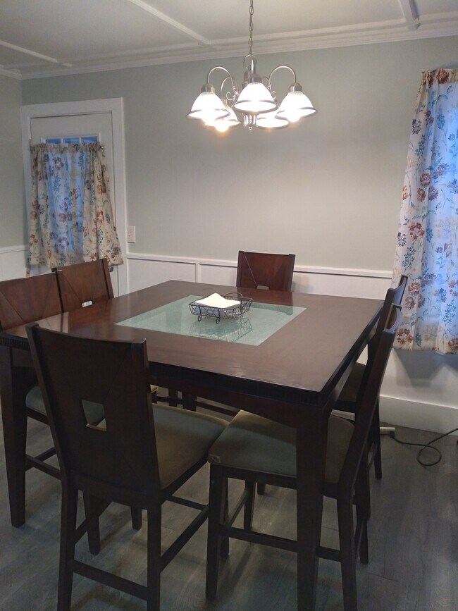 Shared Dining area - 880 Main St