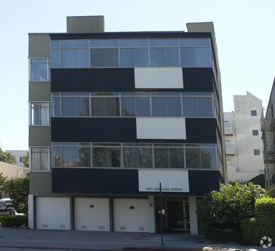 Primary Photo - 2150 Lakeshore Ave