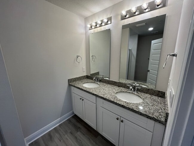 Building Photo - New Townhome near UWF and Nine Mile RD