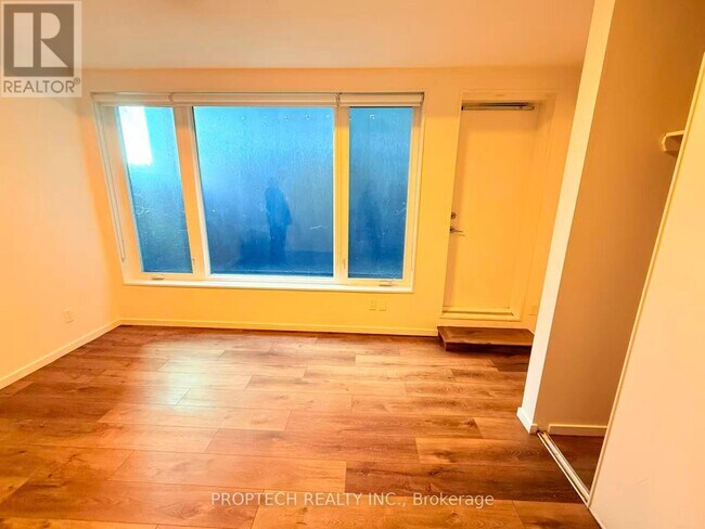 Photo du bâtiment - 377 Broadview Ave