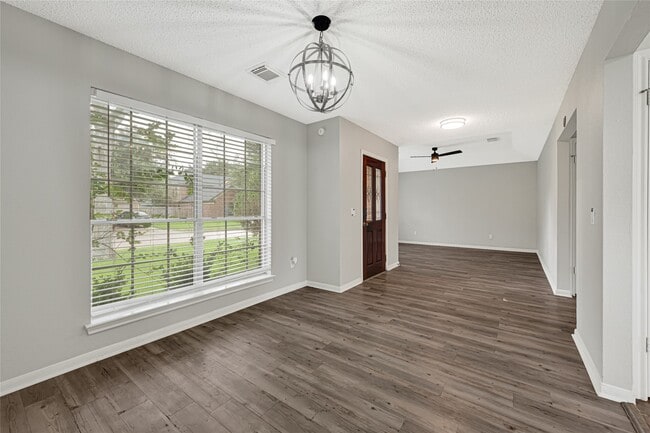 Building Photo - 3906 Greenwood Dr