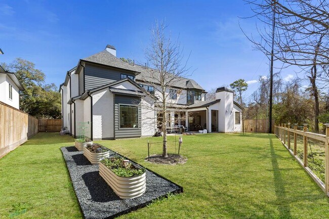 Building Photo - 8443 Hunters Creek Dr
