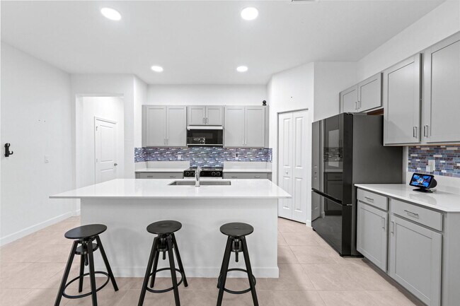 Foto del edificio - 4370 Pond Lily Ln