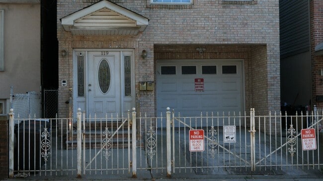 Building Photo - 119 Leonard St