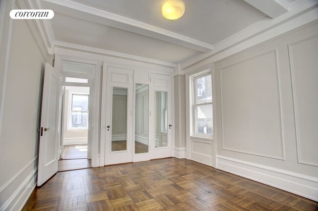 Building Photo - 250 W 104th St