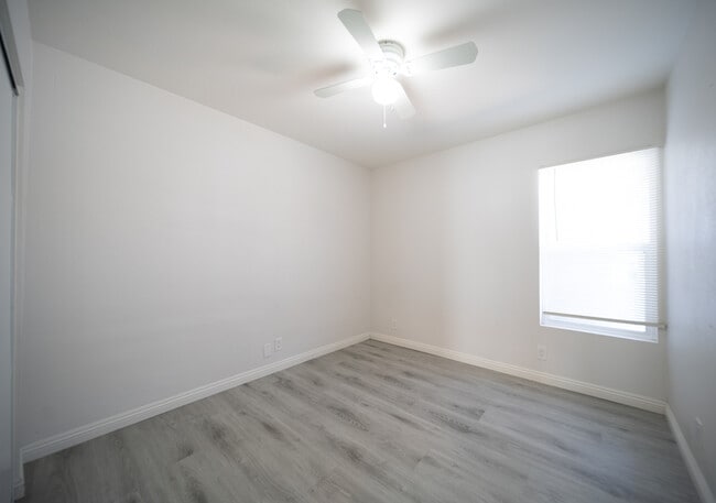 Building Photo - 120 E Shady Grove Dr