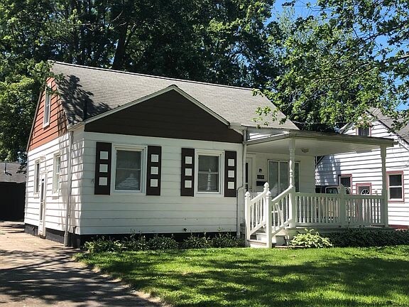 Building Photo - 1528 Maple Dr