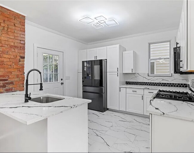 Building Photo - 23 Craighead St