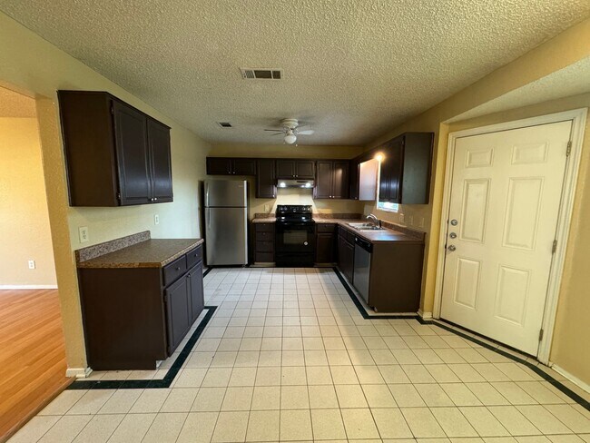 Building Photo - Flash Rental Reduction!