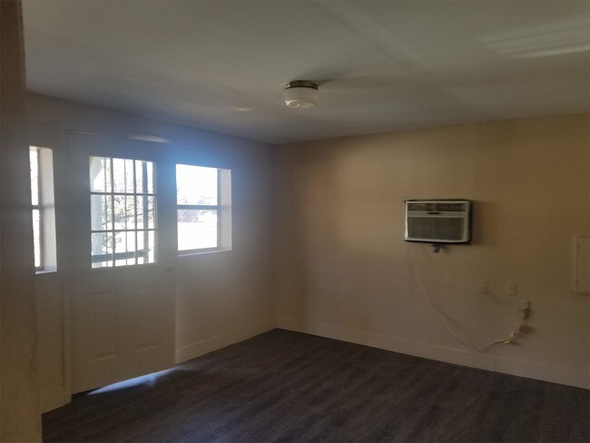 Building Photo - 1135 Rasco Rd W