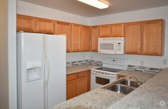 Building Photo - 1208 Walnut Ave