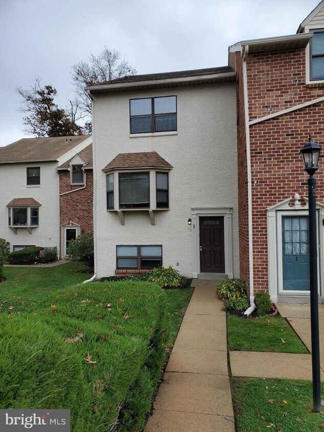 21 Silver Lake Terrace, Morton, PA 19070 Townhome Rentals in Morton