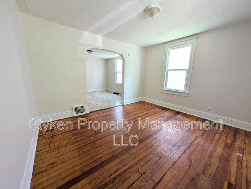 Building Photo - 366 S Washington Ave