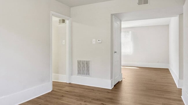 Foto del edificio - The Barrington Apartments