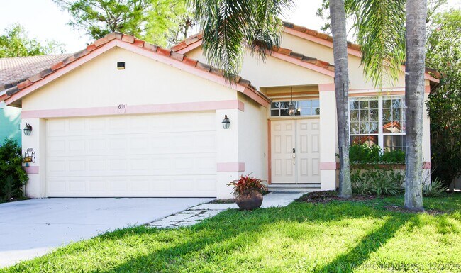 Building Photo - 661 Lake Wellington Dr