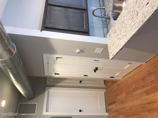 Building Photo - 1 br, 1 bath Apartment - 790 Main St 4 Unit 4